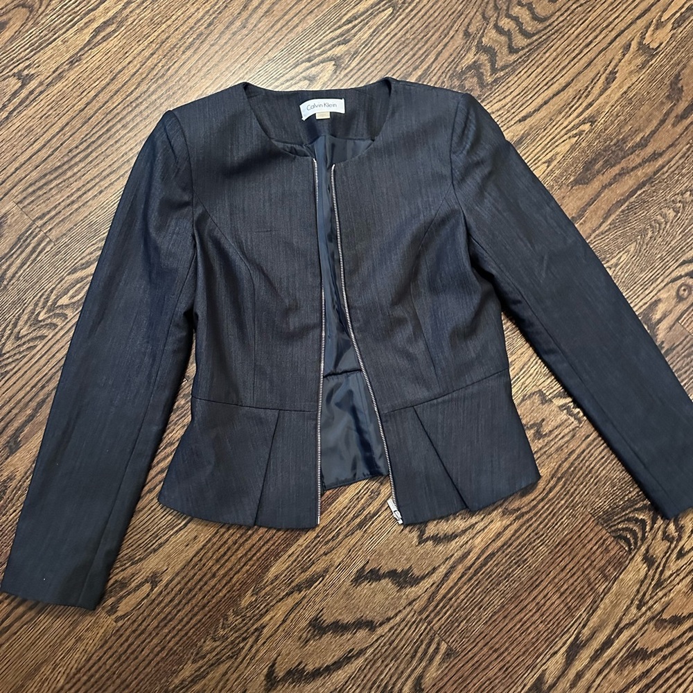 CALVIN KLEIN
Peplum-Back Denim Blazer